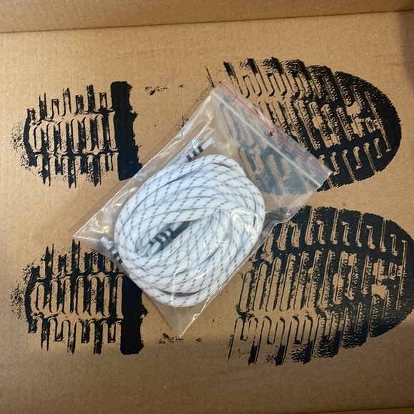 Dr. Martens AirWair w bouncing soles Size 7 WHITE - Picture 11 of 16